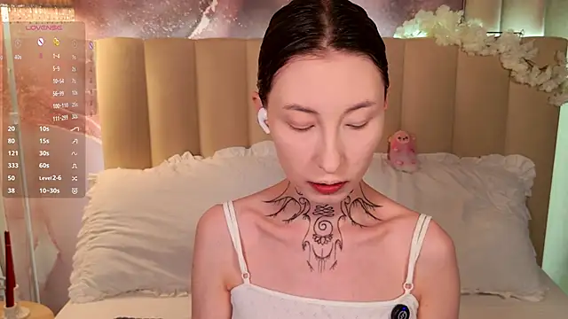 roxy morrison x online show from April 19, 1:23 pm