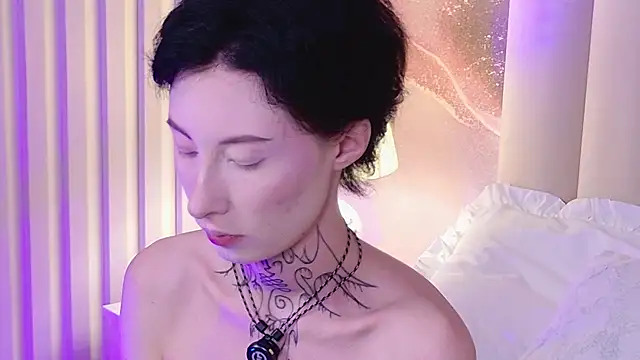 Snapshot of roxy_morrison_x chatting on July 18, 3:37 am roxy morrison x online show from July 18, 3:37 am