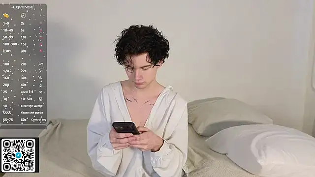 moon Gloww online show from February 12, 5:07 am