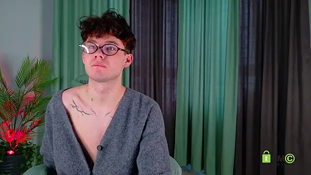 moon Gloww online show from March 24, 1:49 am