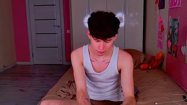 moon Gloww online show from March 22, 3:13 pm