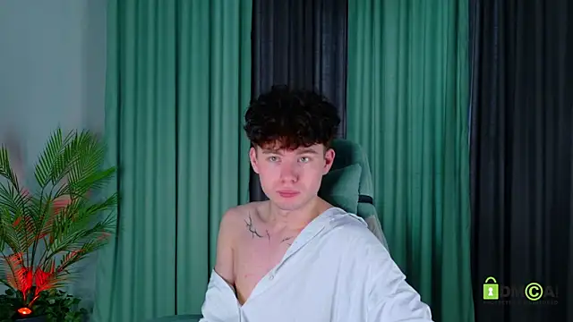 moon Gloww online show from March 27, 1:47 am