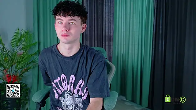 moon Gloww online show from March 26, 2:21 am