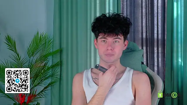 moon Gloww online show from April 2, 2:41 am