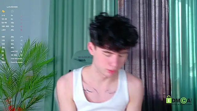 moon Gloww online show from April 1, 2:13 am