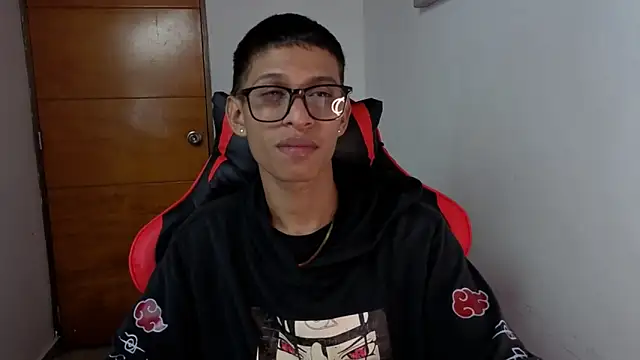 Snapshot of Niklausxxx chatting on March 2, 1:17 am Niklausxxx online show from March 2, 1:17 am