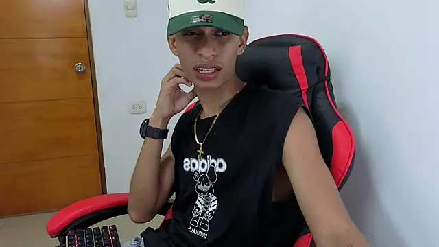 Snapshot of Niklausxxx chatting on February 26, 7:19 am Niklausxxx online show from February 26, 7:19 am