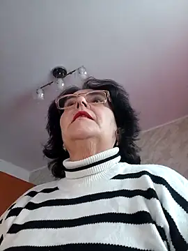 xMaryxAnne online show from March 31, 9:44 am