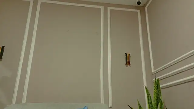 SuzyFox  online show from April 14, 8:03 pm