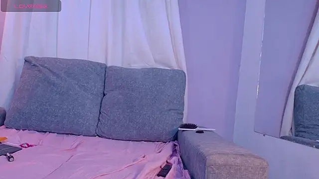 Snapshot of SuzyFox_ chatting on February 27, 8:19 pm SuzyFox online show from February 27, 8:19 pm