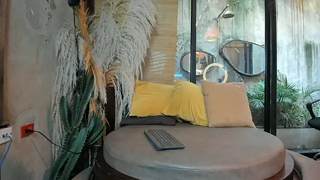 Snapshot of sophieBlair_ chatting on February 26, 7:14 pm sophieBlair online show from February 26, 7:14 pm