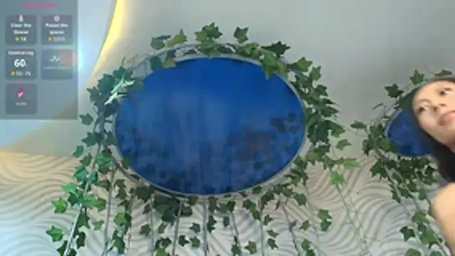 Snapshot of sophieBlair_ chatting on February 19, 7:33 pm sophieBlair online show from February 19, 7:33 pm