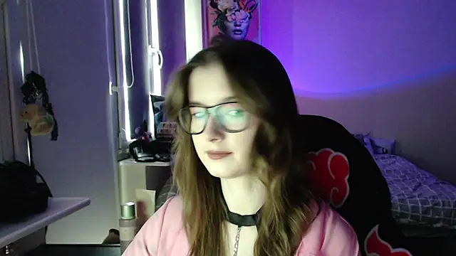Snapshot of LunaXcherry chatting on April 28, 4:44 pm LunaXcherry online show from April 28, 4:44 pm