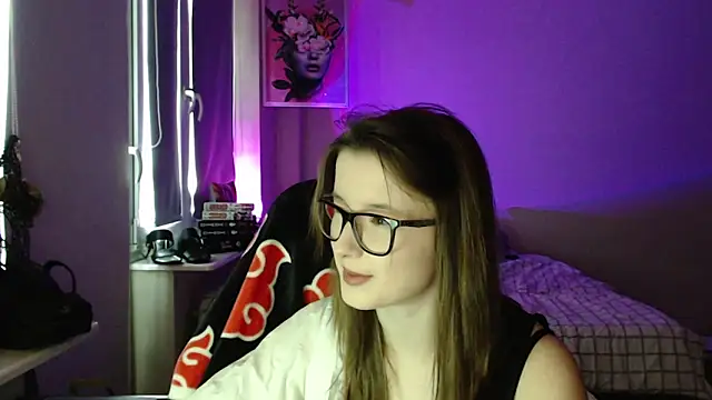 LunaXcherry online show from April 13, 4:55 pm