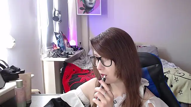 LunaXcherry online show from April 5, 8:32 am