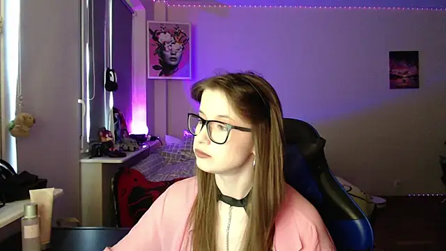 LunaXcherry online show from April 7, 4:42 pm