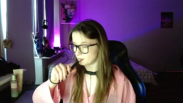 LunaXcherry online show from April 9, 4:57 pm