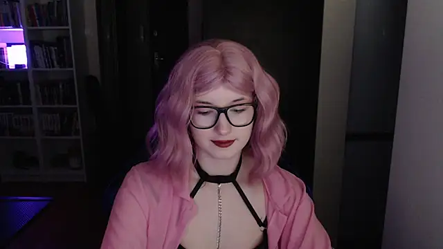 LunaXcherry online show from March 25, 5:45 pm