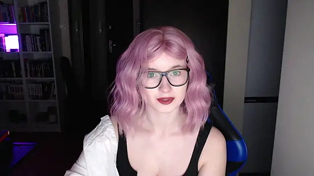 LunaXcherry online show from March 23, 5:35 pm