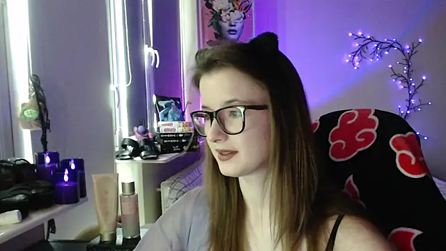 Snapshot of LunaXcherry chatting on May 7, 4:32 pm LunaXcherry online show from May 7, 4:32 pm