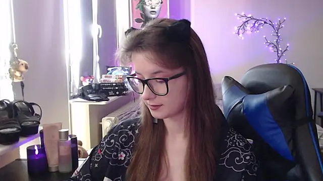 Snapshot of LunaXcherry chatting on May 10, 11:03 am LunaXcherry online show from May 10, 11:03 am