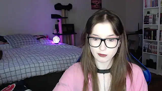 LunaXcherry online show from March 31, 4:42 pm