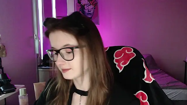 Snapshot of LunaXcherry chatting on June 9, 4:52 pm LunaXcherry online show from June 9, 4:52 pm