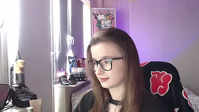 LunaXcherry online show from April 19, 11:11 am