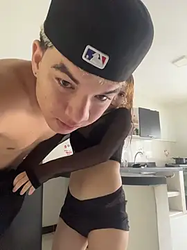 VelvetPassion online show from April 16, 9:39 pm