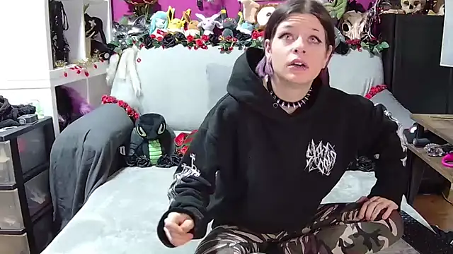 Snapshot of ViGothFox chatting on February 17, 9:45 pm ViGothFox online show from February 17, 9:45 pm