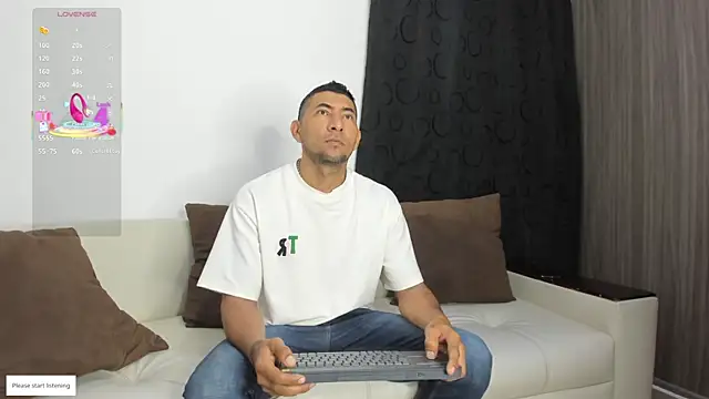 morganandmegan01 online show from February 14, 9:09 am