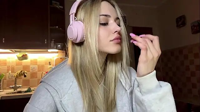 Evva mayy online show from February 22, 4:41 pm