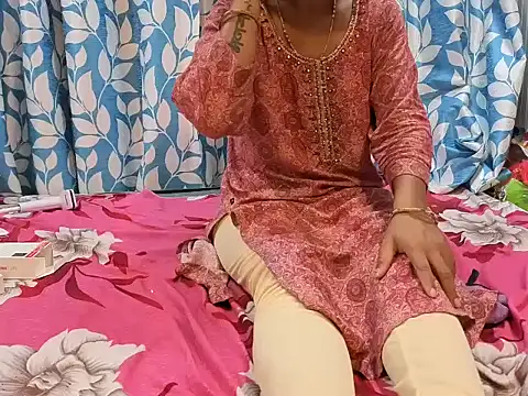 Snapshot of queen__mumbai chatting on May 14, 7:44 pm queen mumbai online show from May 14, 7:44 pm