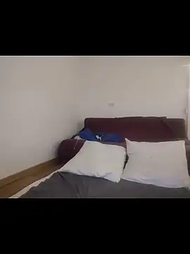 Snapshot of Mickredge chatting on February 28, 9:47 pm Mickredge online show from February 28, 9:47 pm