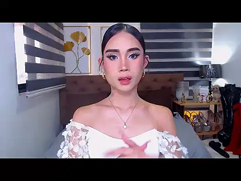 Snapshot of JuicyCockThea chatting on July 11, 7:19 am JuicyCockThea online show from July 11, 7:19 am