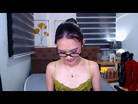 JuicyCockThea online show from April 28, 4:44 pm