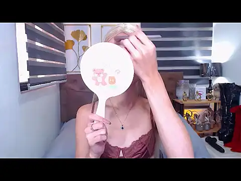 Snapshot of JuicyCockThea chatting on June 15, 3:51 am JuicyCockThea online show from June 15, 3:51 am