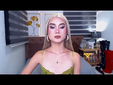 Snapshot of JuicyCockThea chatting on June 16, 10:59 am JuicyCockThea online show from June 16, 10:59 am