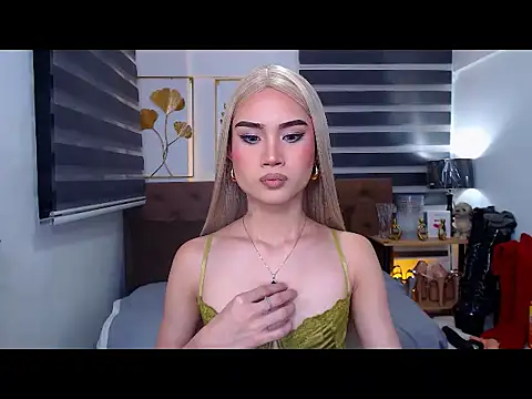 JuicyCockThea online show from April 21, 12:12 pm