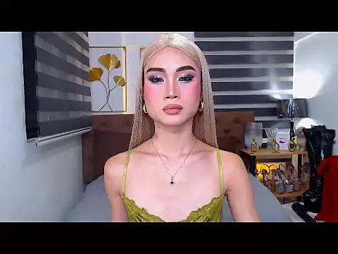 Snapshot of JuicyCockThea chatting on June 25, 12:43 pm JuicyCockThea online show from June 25, 12:43 pm
