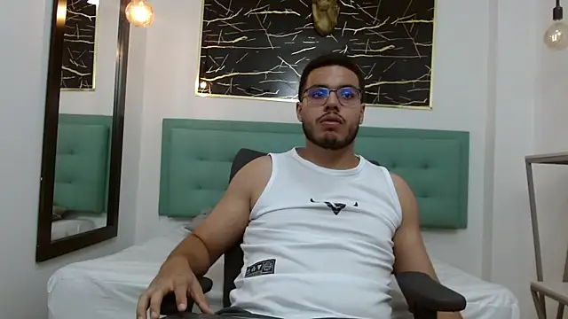 Snapshot of Trevor_Ash chatting on March 3, 7:10 pm Trevor Ash online show from March 3, 7:10 pm