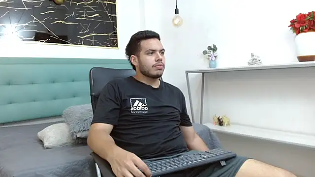 Snapshot of Trevor_Ash chatting on February 10, 3:27 am Trevor Ash online show from February 10, 3:27 am