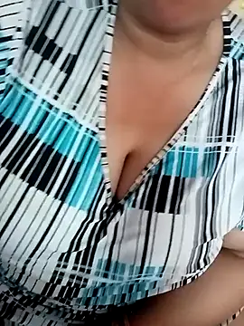 Snapshot of Simran_008 chatting on July 10, 4:23 am Simran 008 online show from July 10, 4:23 am