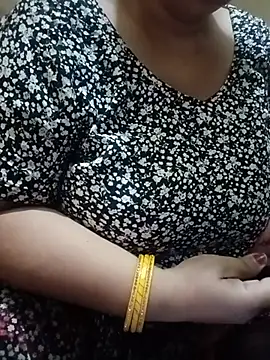 Snapshot of Simran_008 chatting on July 8, 3:02 pm Simran 008 online show from July 8, 3:02 pm