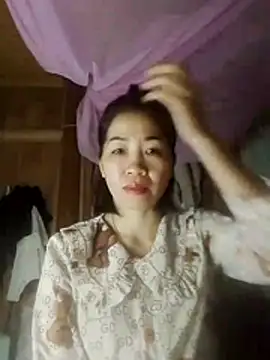 Snapshot of -Lundy- chatting on February 12, 2:00 am -Lundy- online show from February 12, 2:00 am