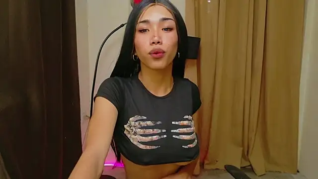 Queenoflustx online show from May 12, 11:33 pm