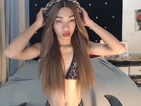 Snapshot of Queenoflustx chatting on February 10, 2:10 am Queenoflustx online show from February 10, 2:10 am