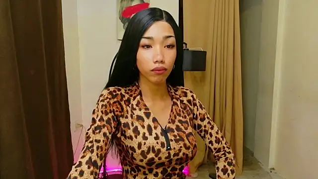 Queenoflustx online show from May 8, 11:03 am