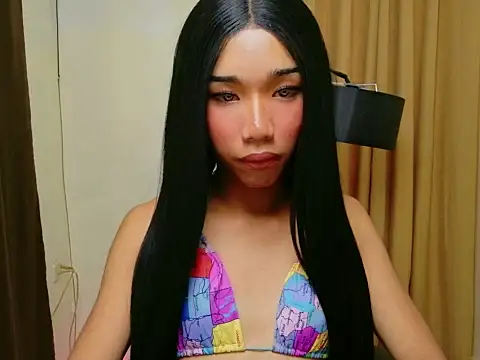 Queenoflustx online show from May 7, 1:10 am