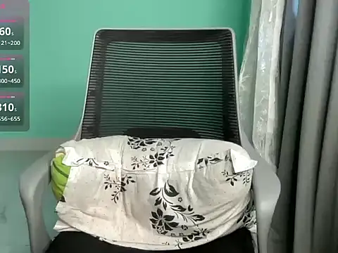 Romantic-Rascal online show from March 17, 7:11 am